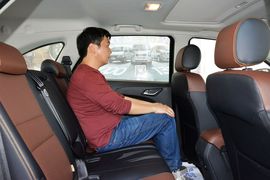 2016款江铃驭胜S350自动汽油超豪华版5座