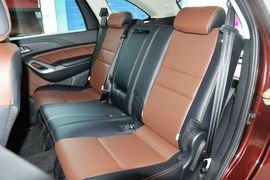 2016款江铃驭胜S350自动汽油超豪华版5座