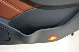 2016款江铃驭胜S350自动汽油超豪华版5座