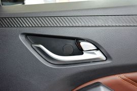 2016款江铃驭胜S350自动汽油超豪华版5座