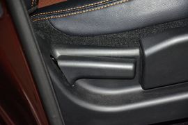 2016款江铃驭胜S350自动汽油超豪华版5座