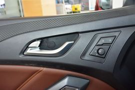 2016款江铃驭胜S350自动汽油超豪华版5座