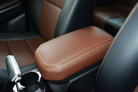 2016款江铃驭胜S350自动汽油超豪华版5座