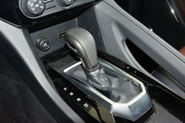 2016款江铃驭胜S350自动汽油超豪华版5座