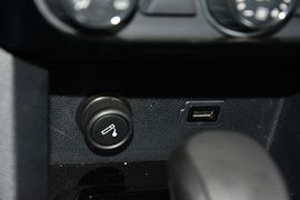 2016款江铃驭胜S350自动汽油超豪华版5座