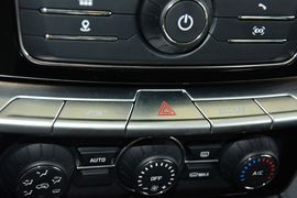 2016款江铃驭胜S350自动汽油超豪华版5座