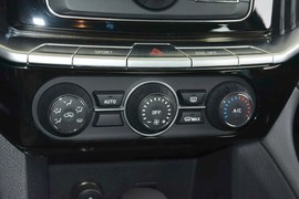 2016款江铃驭胜S350自动汽油超豪华版5座