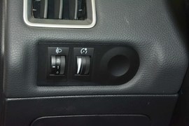 2016款江铃驭胜S350自动汽油超豪华版5座