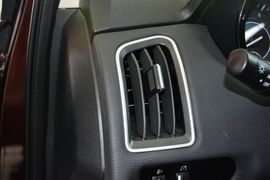 2016款江铃驭胜S350自动汽油超豪华版5座