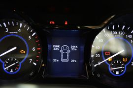 2016款江铃驭胜S350自动汽油超豪华版5座