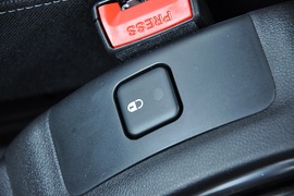 2010款标致207两厢1.6L手动品乐版