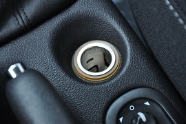 2010款标致207两厢1.6L手动品乐版