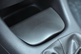 2010款标致207两厢1.6L手动品乐版