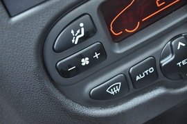 2010款标致207两厢1.6L手动品乐版