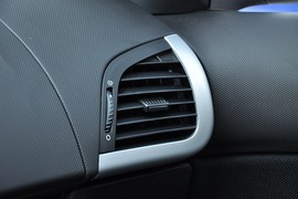 2010款标致207两厢1.6L手动品乐版