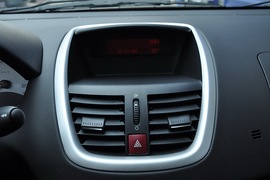 2010款标致207两厢1.6L手动品乐版