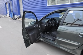 2010款标致207两厢1.6L手动品乐版