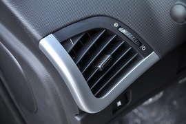 2010款标致207两厢1.6L手动品乐版