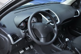 2010款标致207两厢1.6L手动品乐版