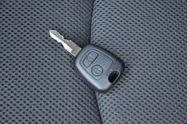2010款标致207两厢1.6L手动品乐版