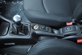 2010款标致207两厢1.6L手动品乐版