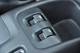 2010款标致207两厢1.6L手动品乐版