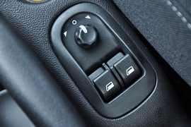 2010款标致207两厢1.6L手动品乐版