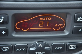 2010款标致207两厢1.6L手动品乐版