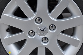 2010款标致207两厢1.6L手动品乐版