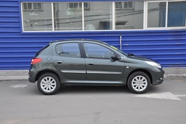 2010款标致207两厢1.6L手动品乐版