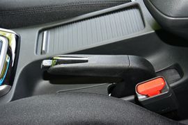2016款现代朗动1.6L自动尊贵型