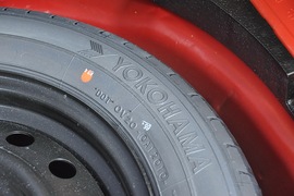 2010款铃木天语SX4两厢冠军限量版