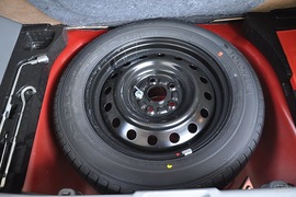 2010款铃木天语SX4两厢冠军限量版