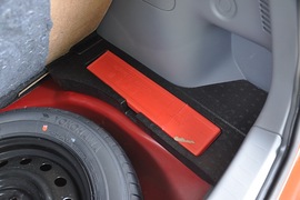 2010款铃木天语SX4两厢冠军限量版