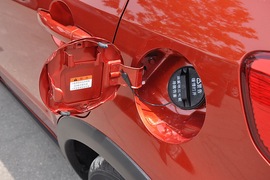 2010款铃木天语SX4两厢冠军限量版