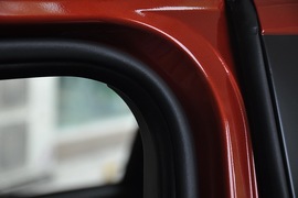 2010款铃木天语SX4两厢冠军限量版