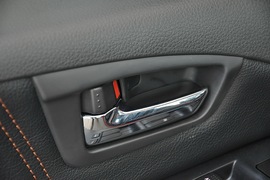 2010款铃木天语SX4两厢冠军限量版