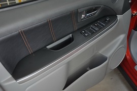2010款铃木天语SX4两厢冠军限量版
