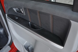 2010款铃木天语SX4两厢冠军限量版