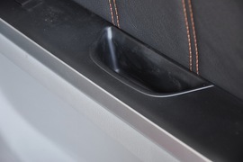 2010款铃木天语SX4两厢冠军限量版