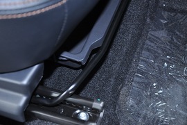2010款铃木天语SX4两厢冠军限量版