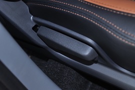 2010款铃木天语SX4两厢冠军限量版