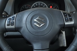 2010款铃木天语SX4两厢冠军限量版