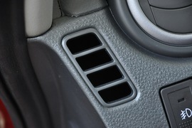 2010款铃木天语SX4两厢冠军限量版