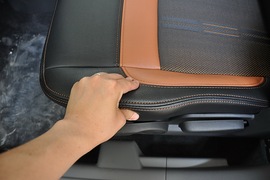 2010款铃木天语SX4两厢冠军限量版