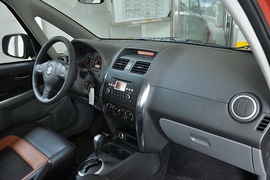 2010款铃木天语SX4两厢冠军限量版
