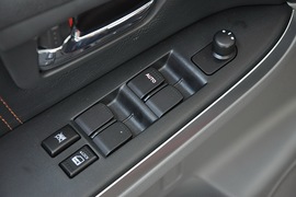 2010款铃木天语SX4两厢冠军限量版