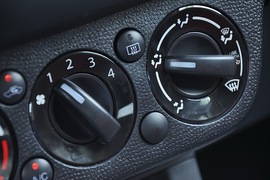 2010款铃木雨燕1.5L自动冠军限量版