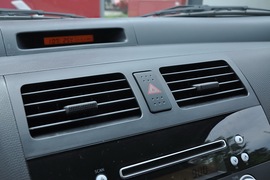2010款铃木雨燕1.5L自动冠军限量版