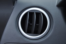 2010款铃木雨燕1.5L自动冠军限量版